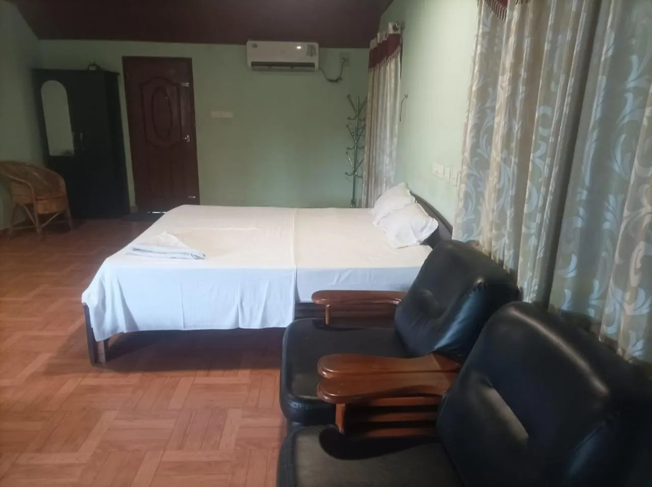 Silent River Resort Thalayolaparambu Hotel